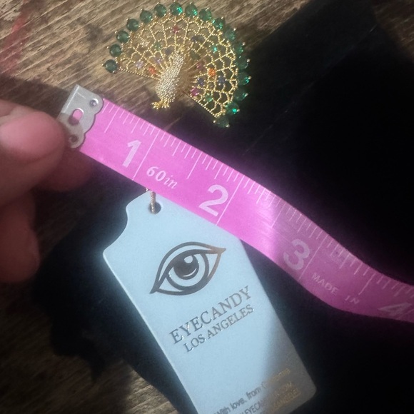 Super fun & fabulous Gold &Green Peacock Ring! Add some flair to your fashion🦚 - Picture 4 of 8